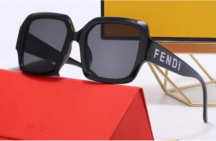 Replica Designer Women's Letter Sunglasses